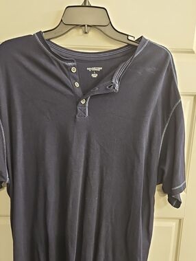 Roundtree & Yorke Men’s Navy Henley Short-Sleeve Shirt